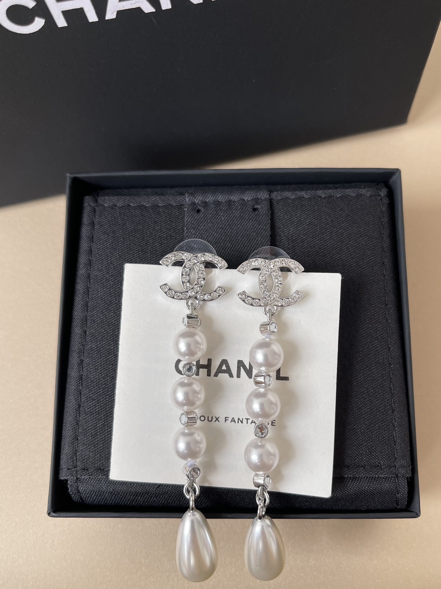 Elegant Crystal CC Logo Pearl Drop Earrings - Teardrop Dangle