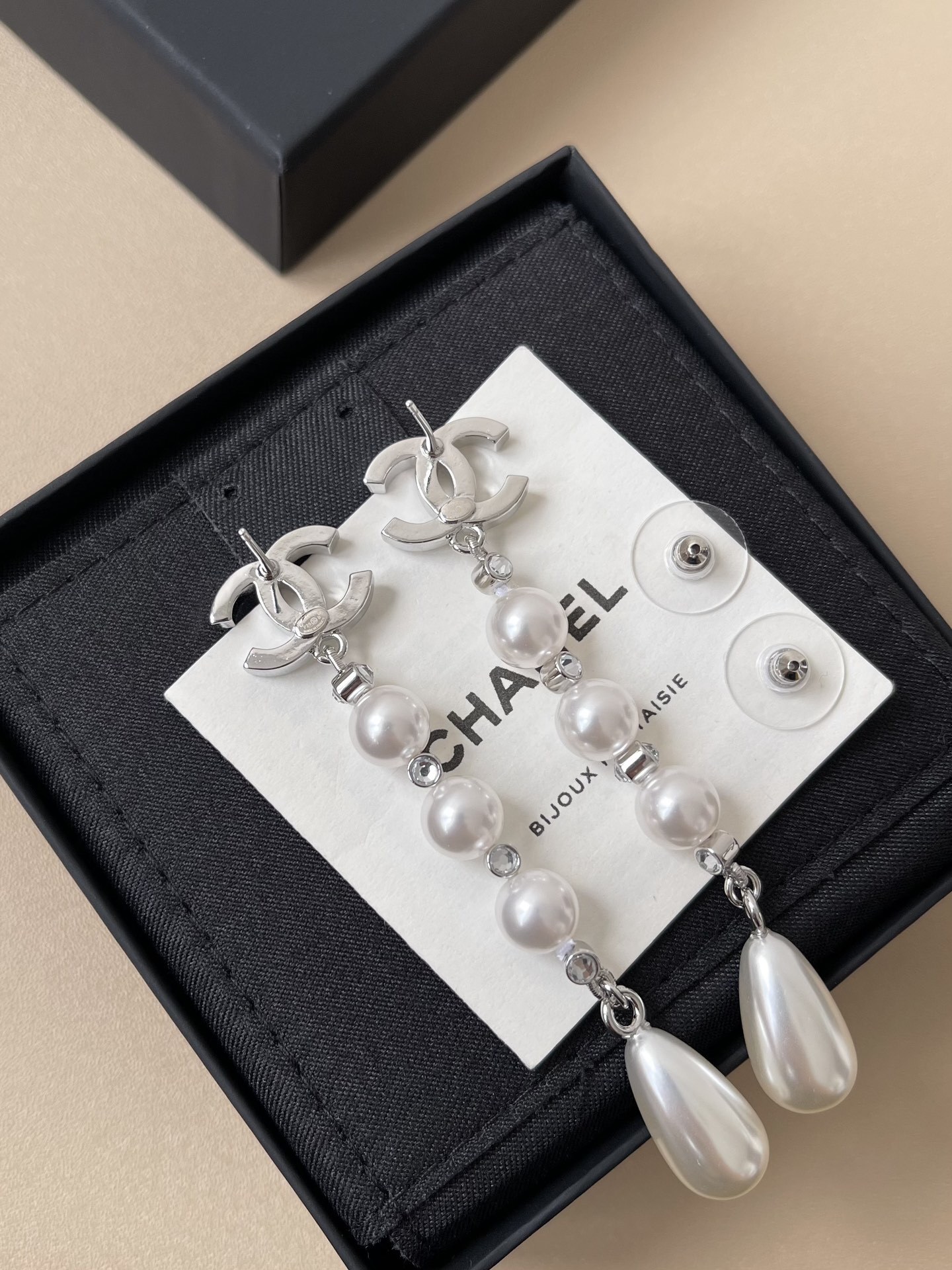Elegant Crystal CC Logo Pearl Drop Earrings - Teardrop Dangle