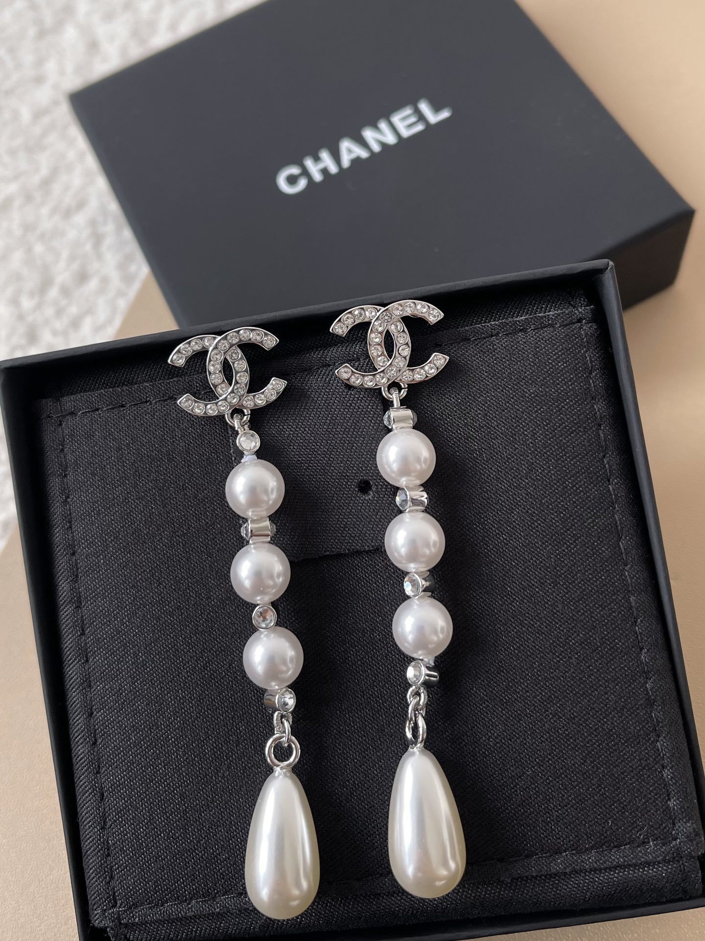 Elegant Crystal CC Logo Pearl Drop Earrings - Teardrop Dangle