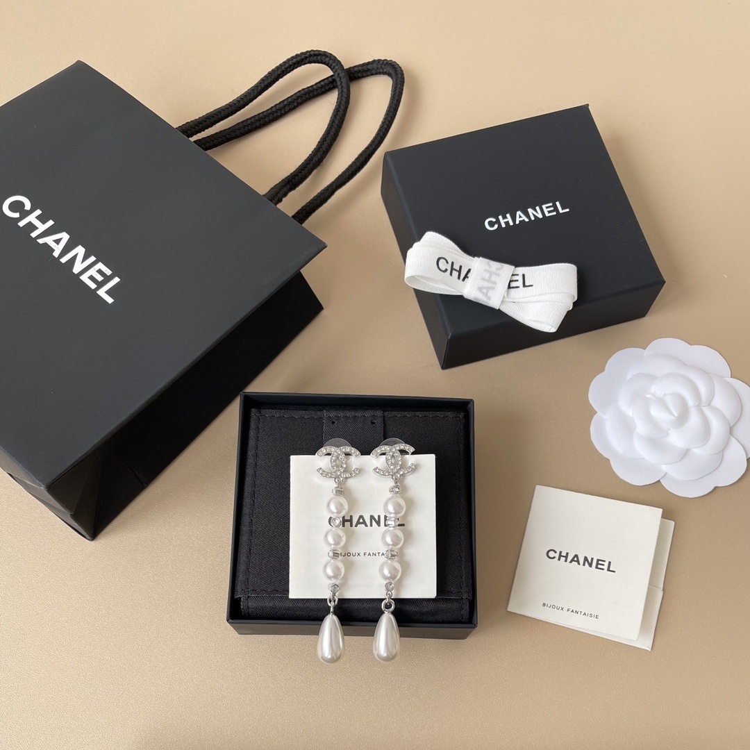 Elegant Crystal CC Logo Pearl Drop Earrings - Teardrop Dangle