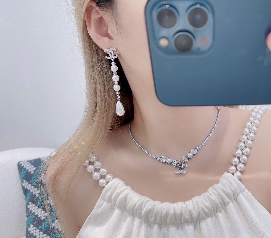 Elegant Crystal CC Logo Pearl Drop Earrings - Teardrop Dangle