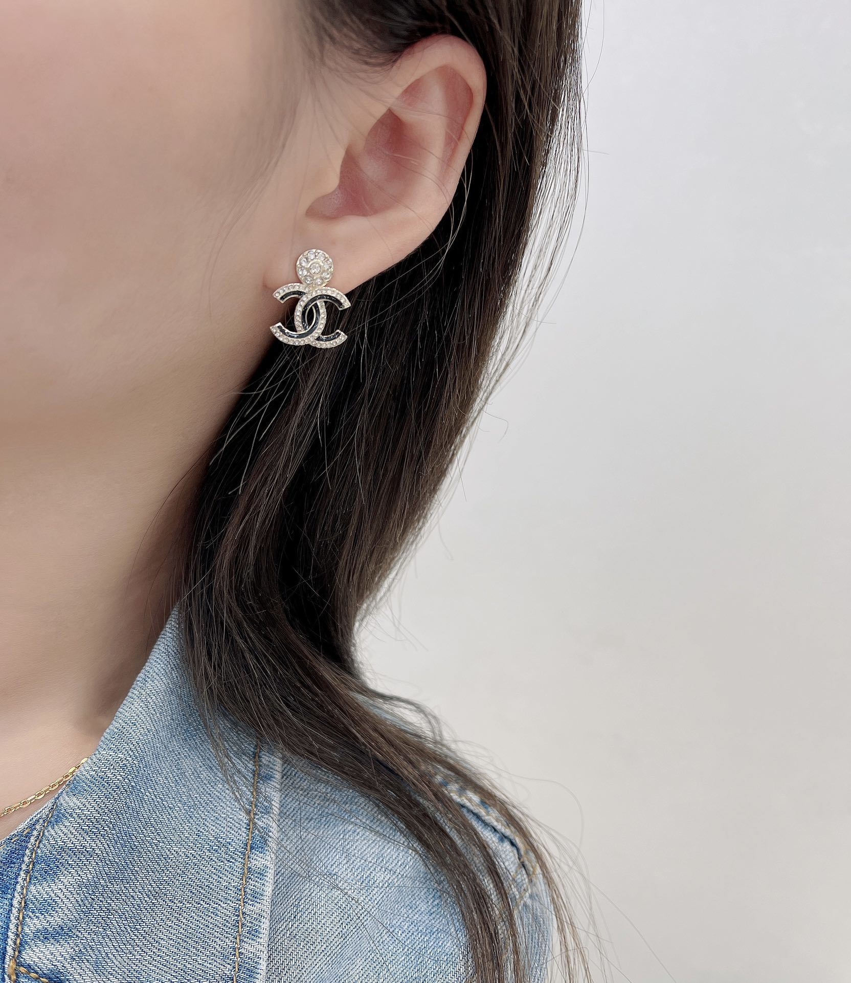 Elegant Chanel CC Logo Crystal Stud Earrings | Luxury Jewelry Gift