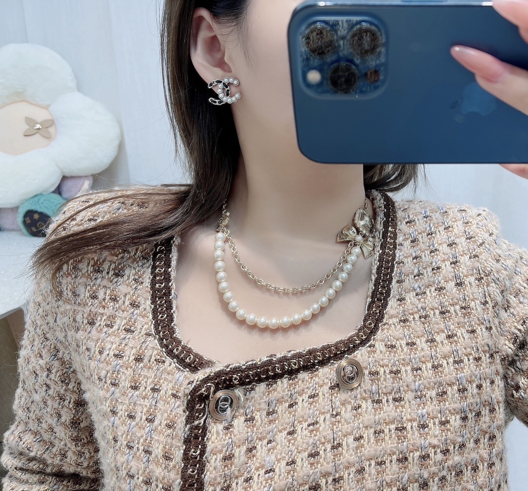 Luxury Pearl & Leather Interwoven CC Logo Stud Earrings for Women