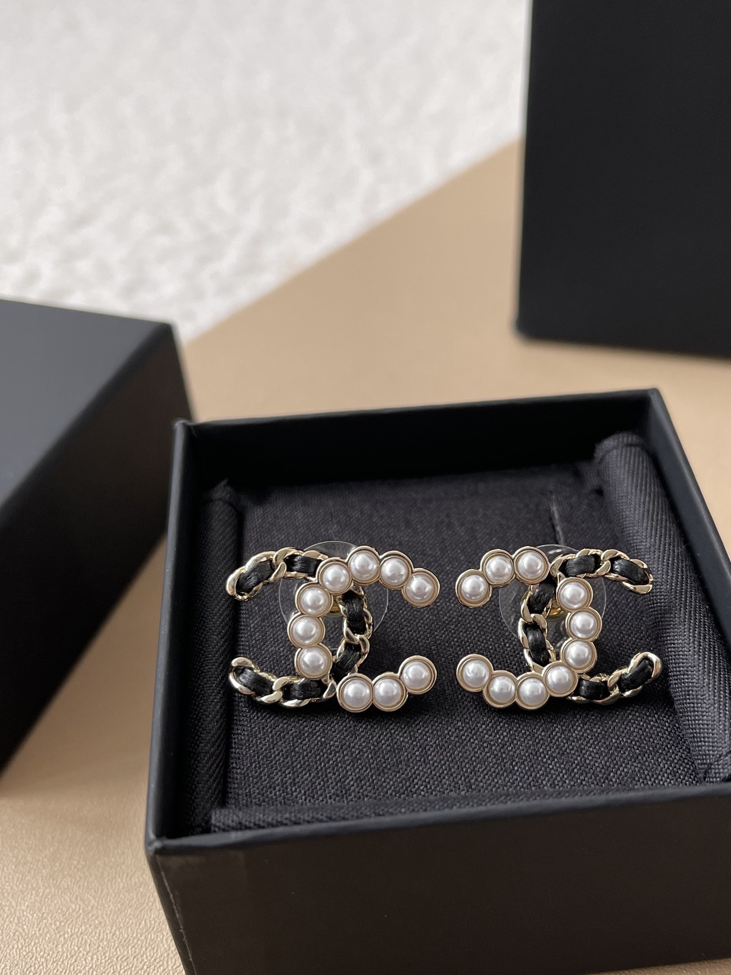 Luxury Pearl & Leather Interwoven CC Logo Stud Earrings for Women