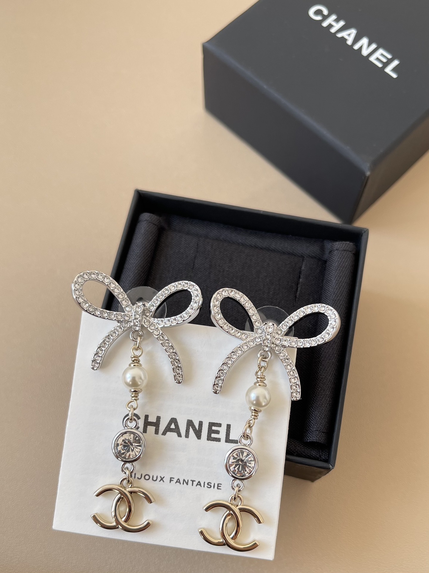 Luxury Chanel Silver Ribbon Bow Crystal Pearl CC Logo Drop Earrings