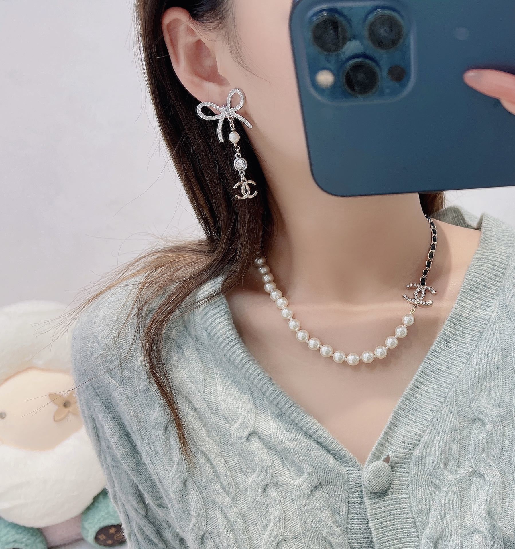 Luxury Chanel Silver Ribbon Bow Crystal Pearl CC Logo Drop Earrings