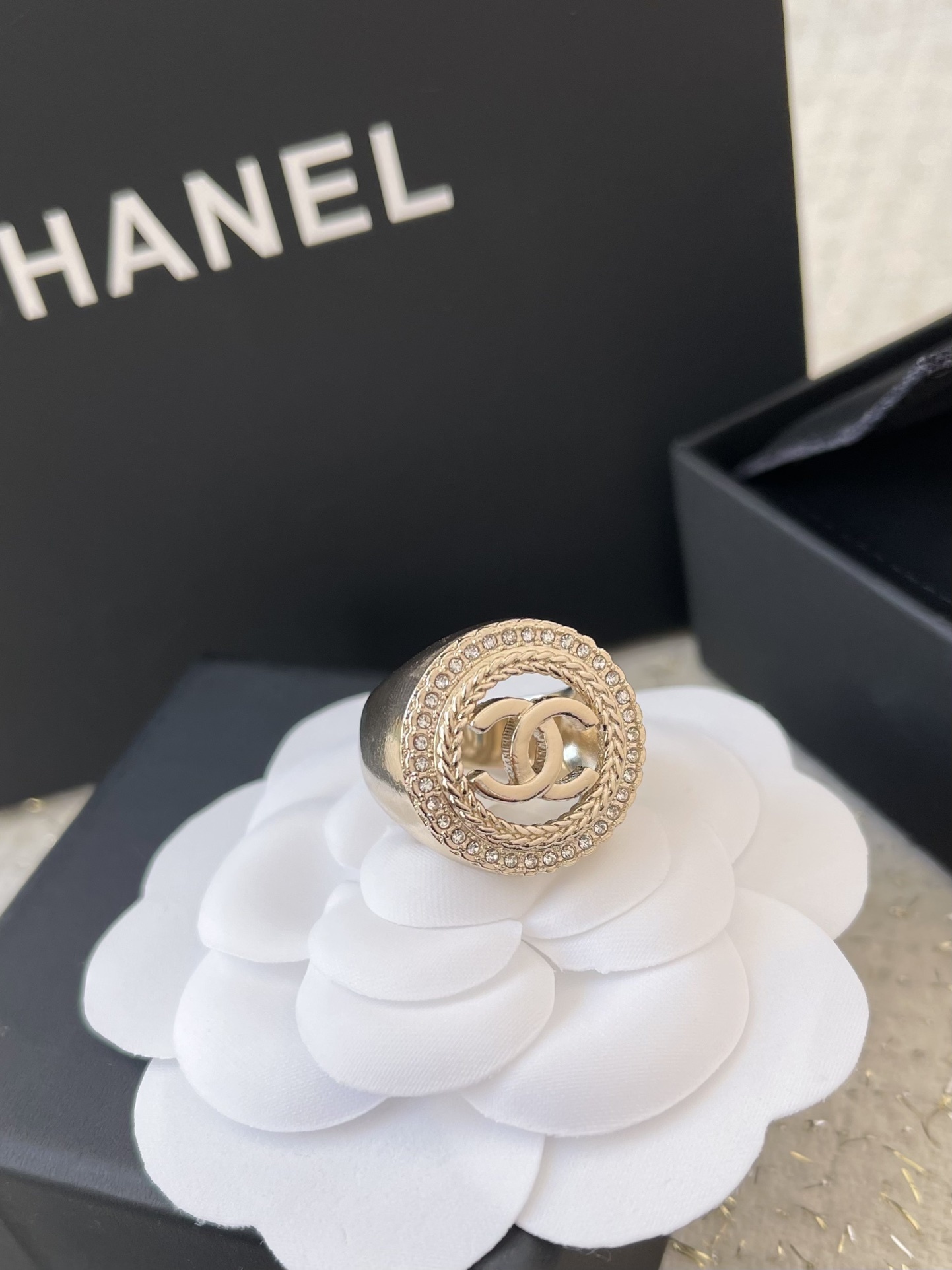 Luxury Crystal Designer Jewelry Set - Elegant Ring & Necklace