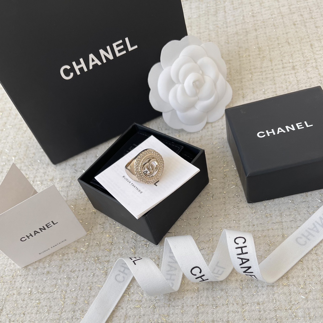 Luxury Crystal Designer Jewelry Set - Elegant Ring & Necklace