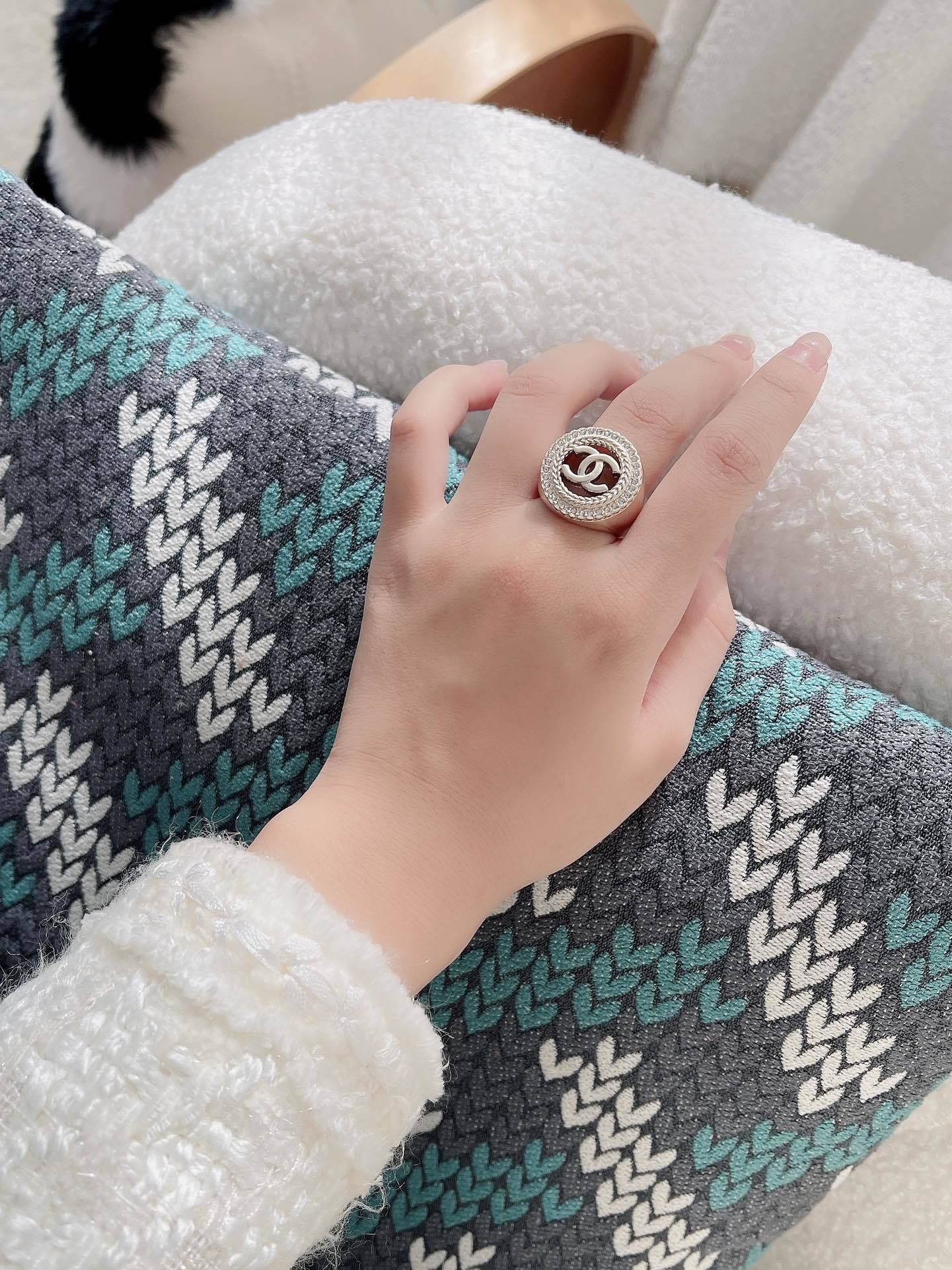 Luxury Crystal Designer Jewelry Set - Elegant Ring & Necklace