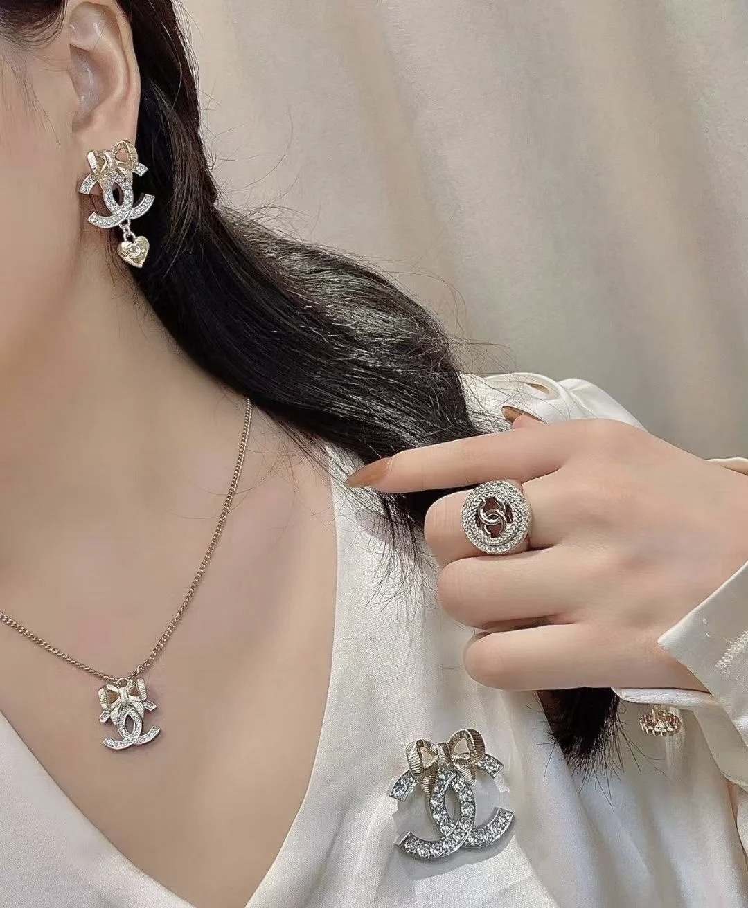Luxury Crystal Designer Jewelry Set - Elegant Ring & Necklace