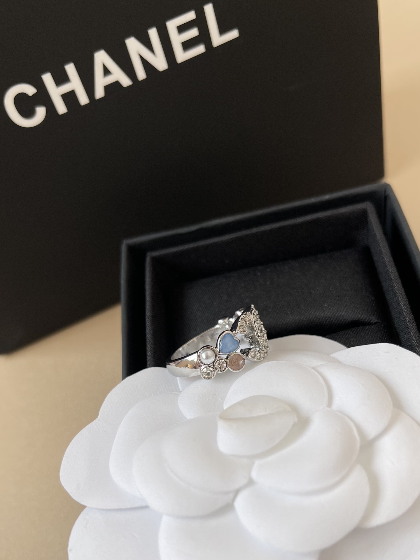 Elegant Interlocking CC Crystal Ring with Pearl & Blue Accents