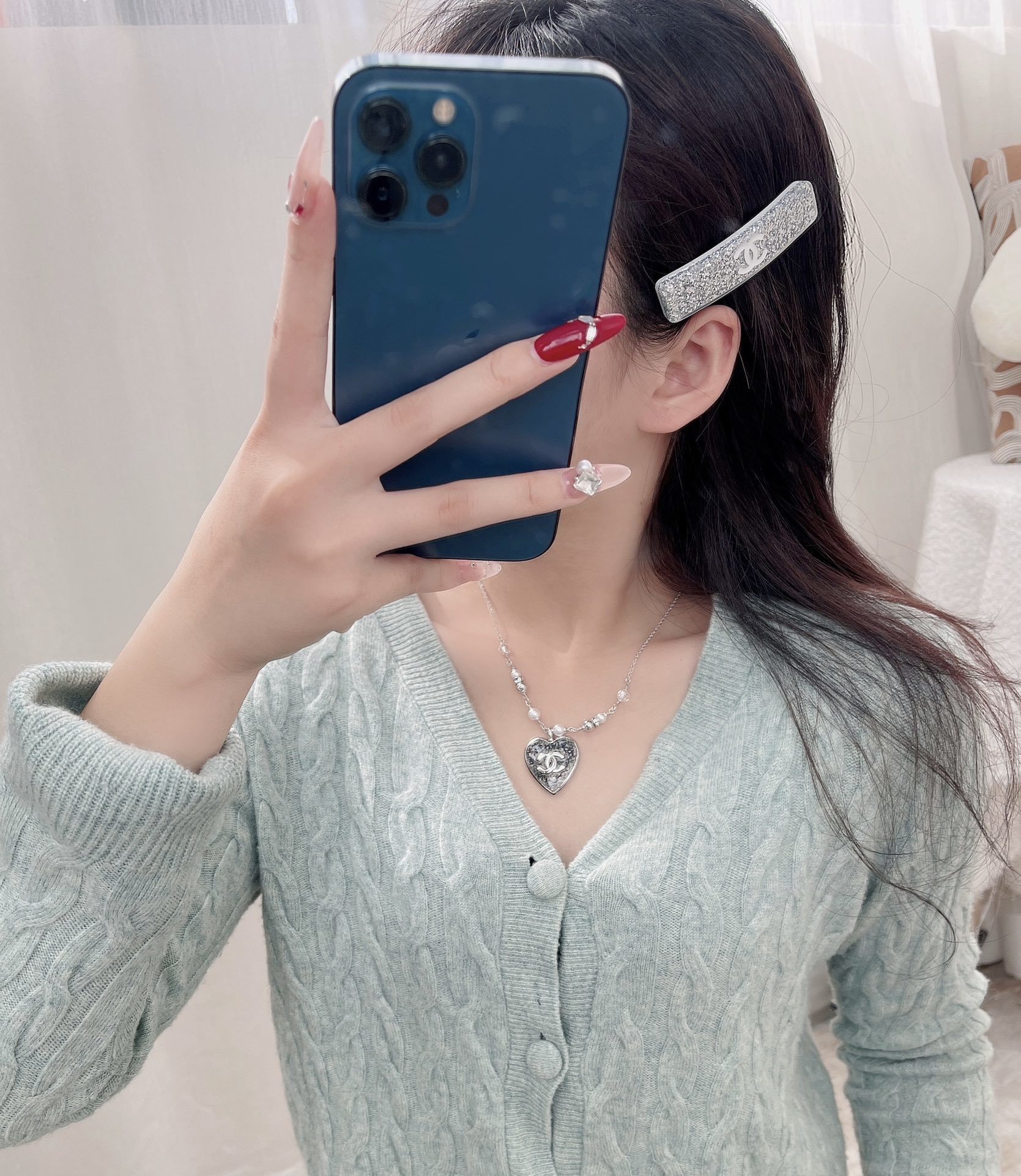 Luxury Silver Glitter Hair Barrette – Elegant Designer Inspired Clip