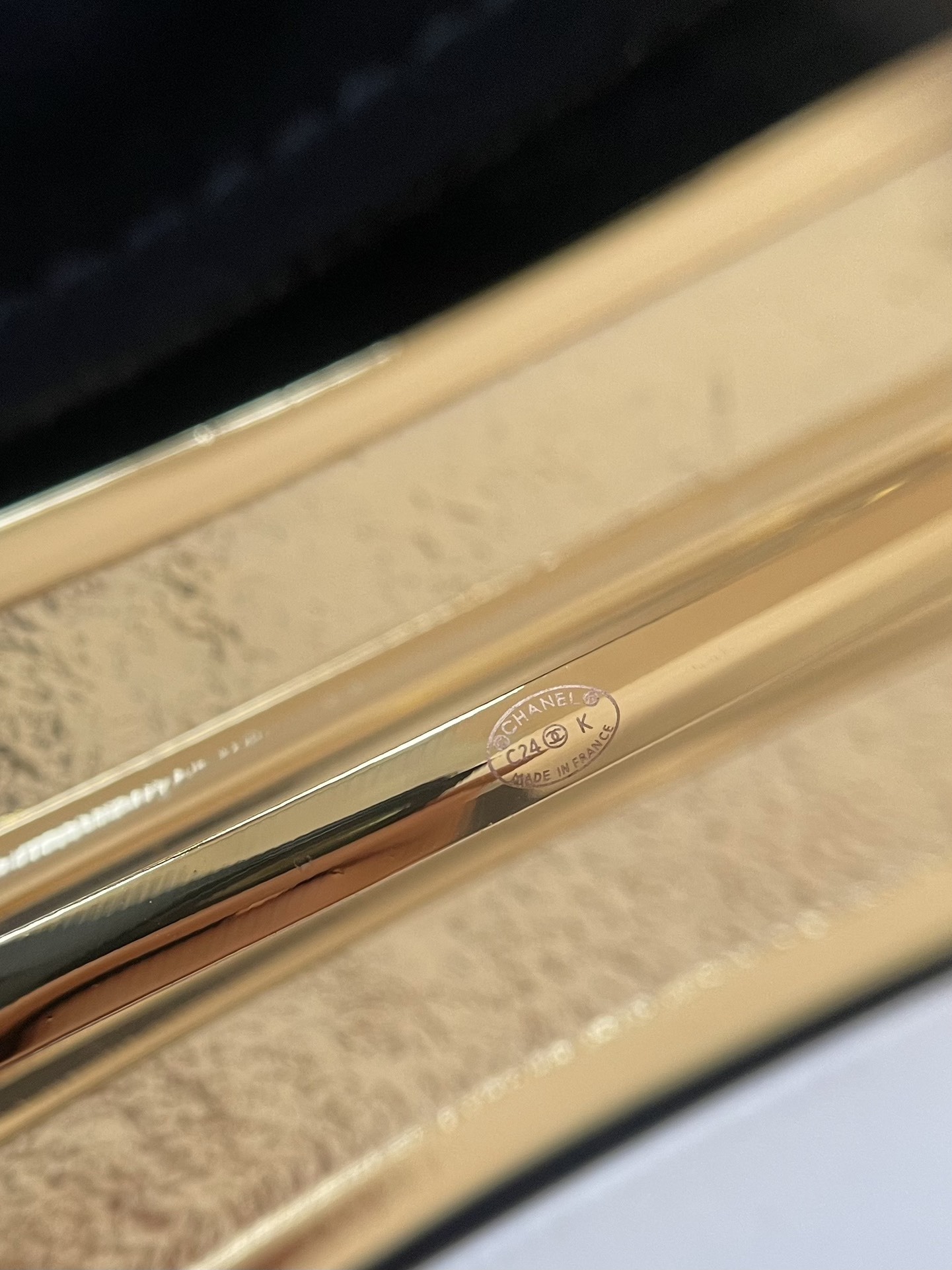 Luxury Chanel Gold CC Logo Hair Clip - Elegant Designer Barrette