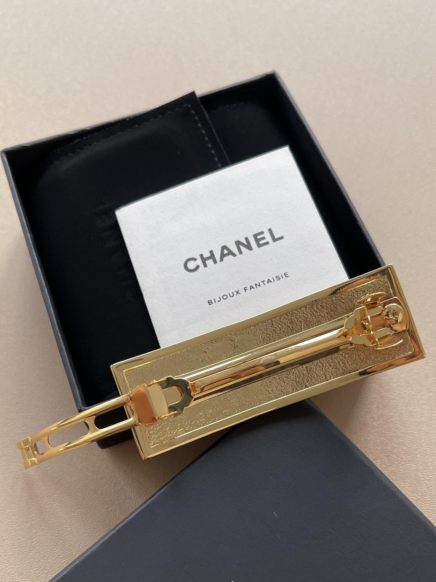 Luxury Chanel Gold CC Logo Hair Clip - Elegant Designer Barrette