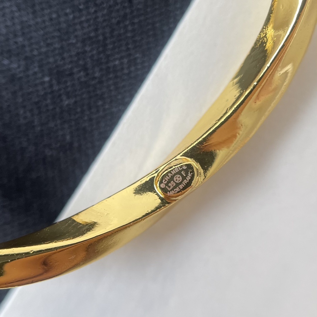 Chanel Gold-Finish Pencil Motif Hair Pin Luxury Accessory