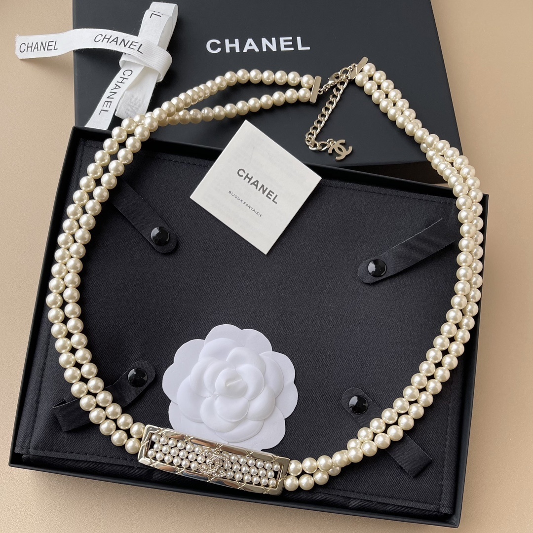 Chanel 2024/25 Métiers d'art Double Strand Pearl & Gold Belt