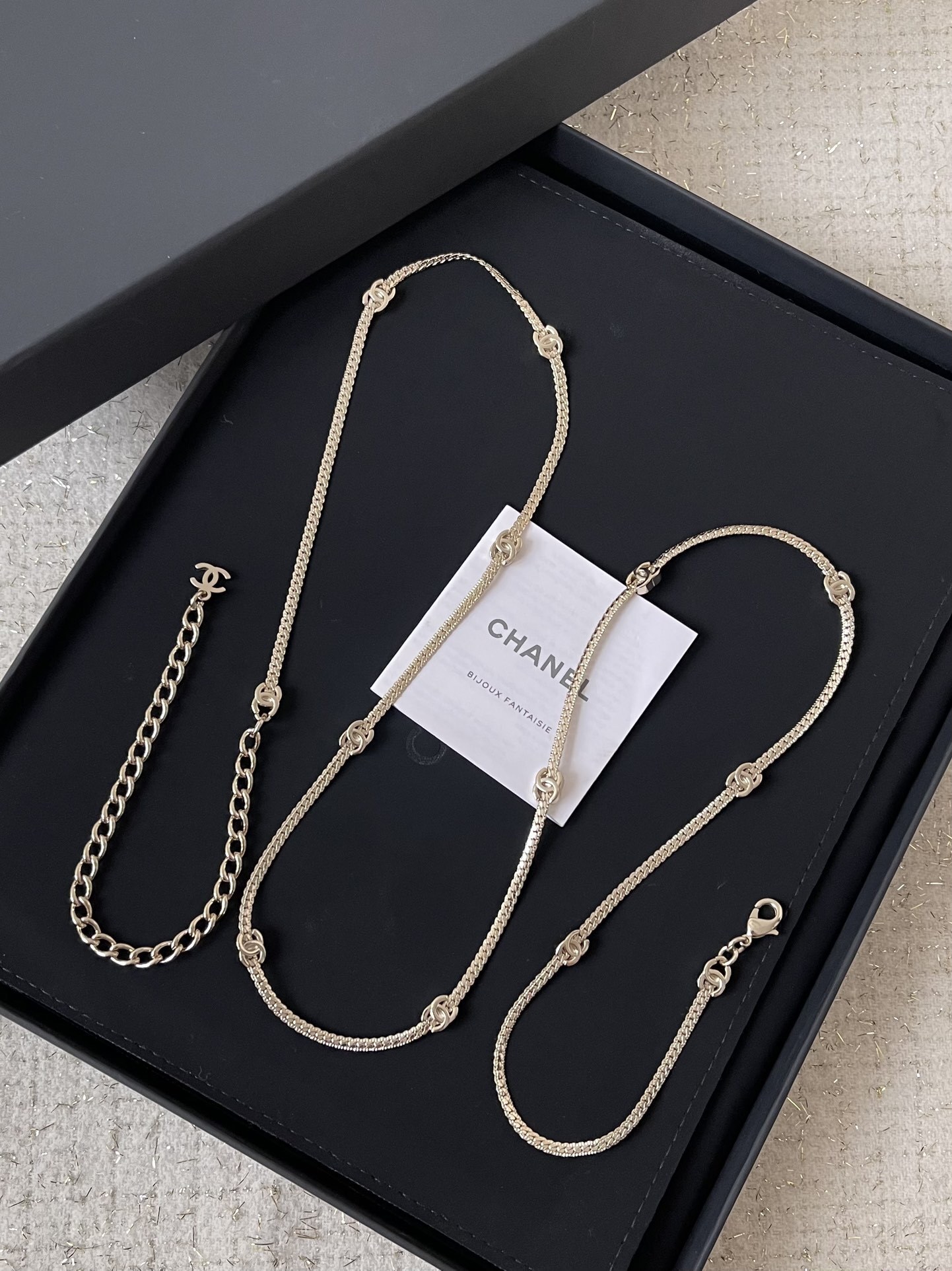 Elegant CC Logo Long Chain Necklace and Versatile Waist Belt