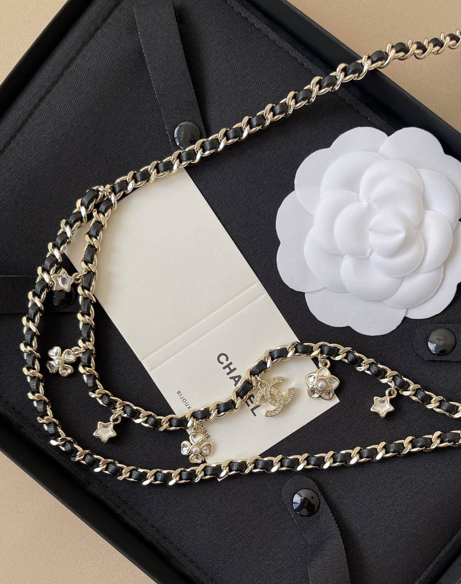 Chanel Fall-Winter 2025/26 Lambskin & Pearl Charm Chain Belt
