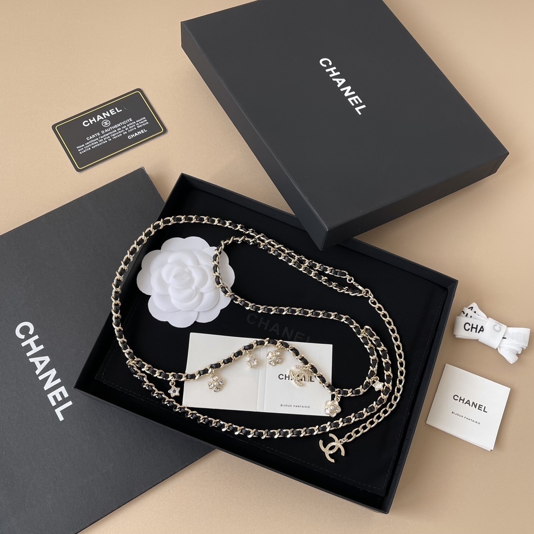 Chanel Fall-Winter 2025/26 Lambskin & Pearl Charm Chain Belt