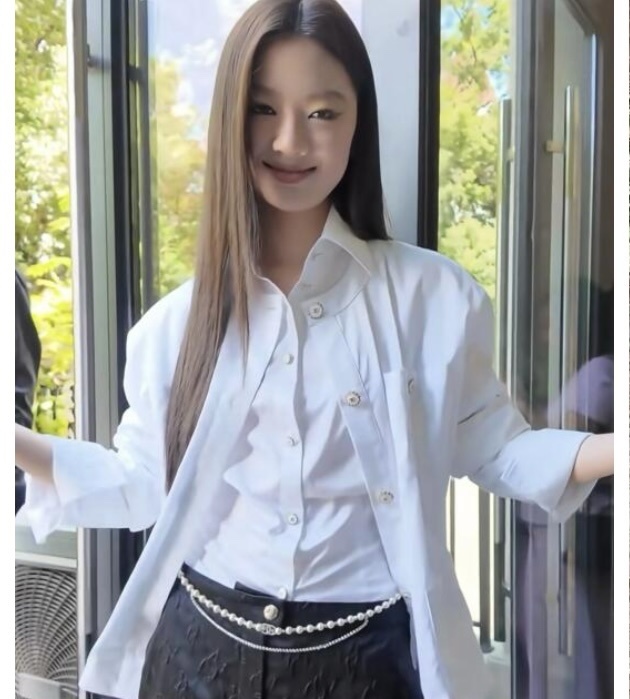 Chanel Elegant Pearl & Crystal Waist Chain Belt with CC Logo