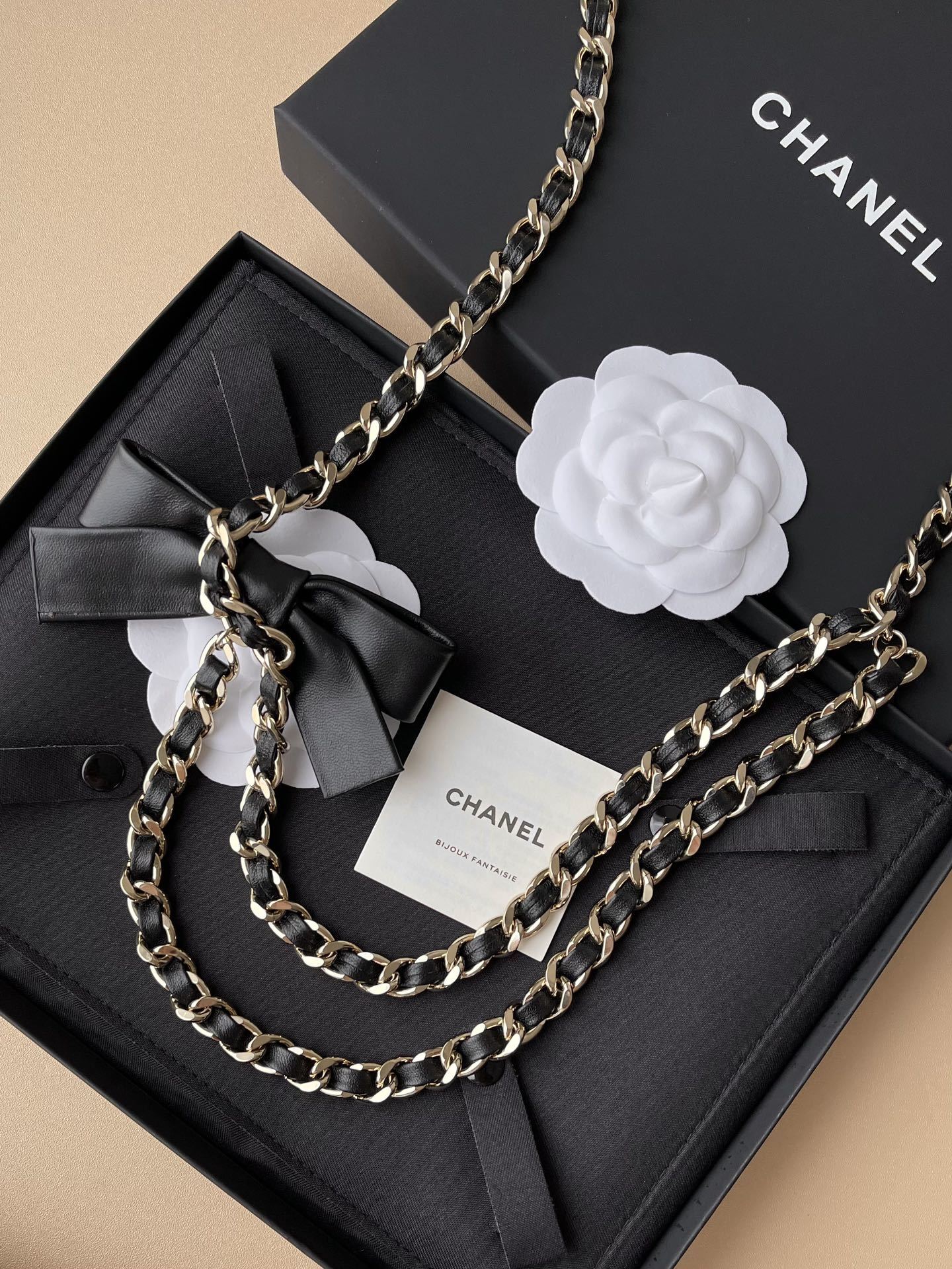 Chanel 2025/26 FW Leather & Gold Chain Belt with Bow Detail