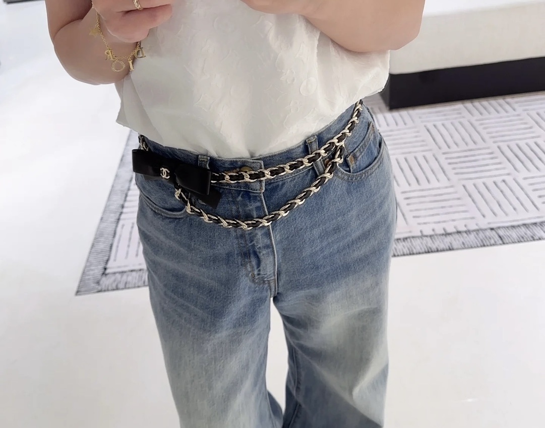 Chanel 2025/26 FW Leather & Gold Chain Belt with Bow Detail
