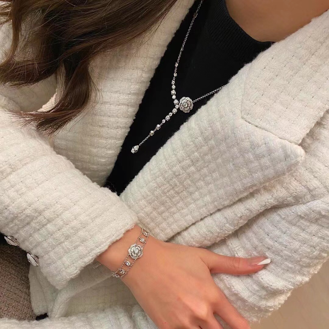 Bouton de Camélia Diamond Bracelet - 18K White Gold Luxury Jewelry