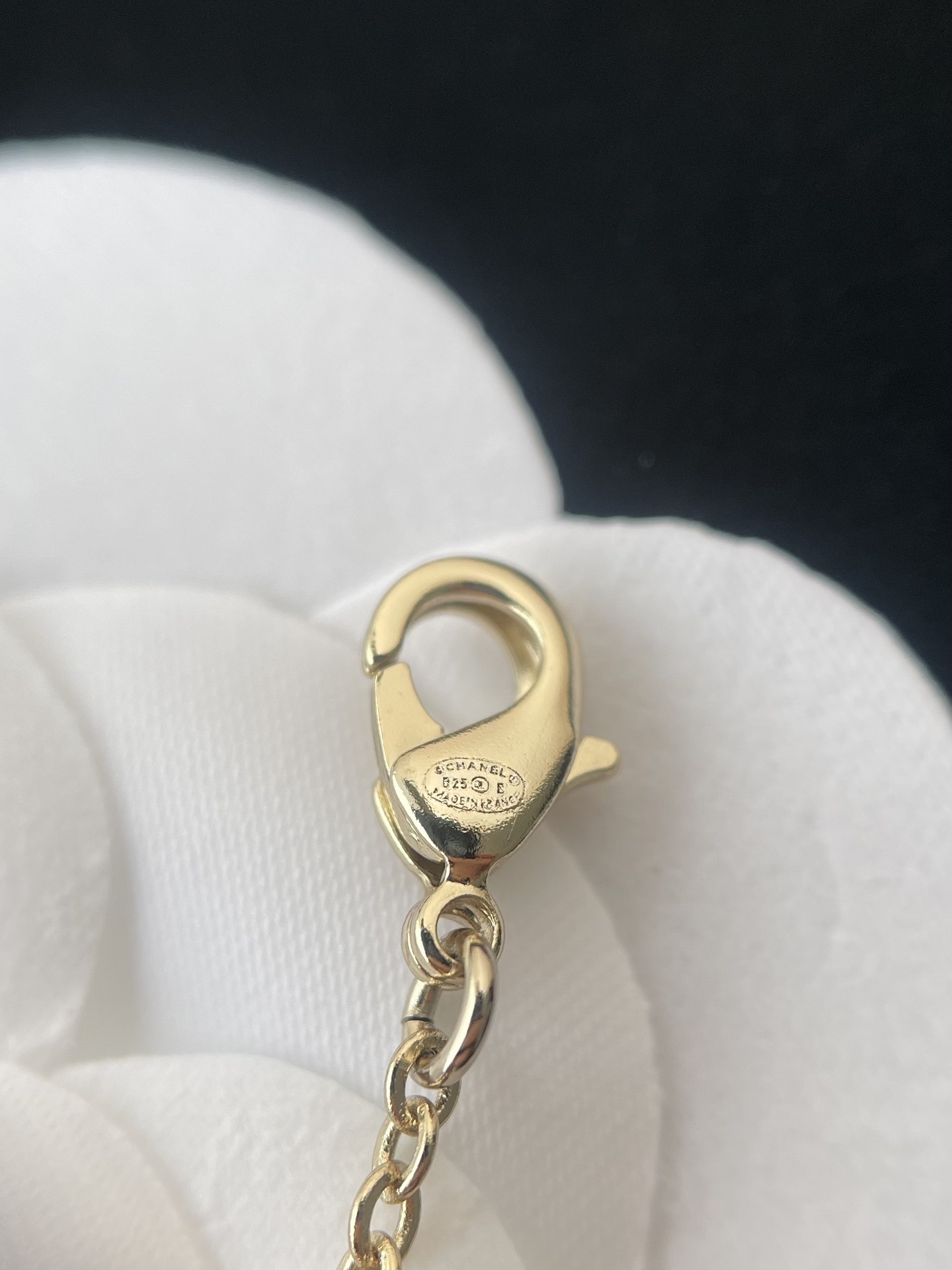 Luxury CC Logo Bow Bracelet with Crystal Accents - Elegant Jewelry