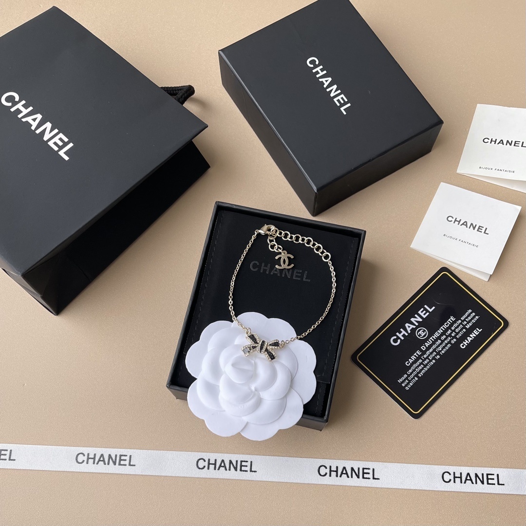 Luxury CC Logo Bow Bracelet with Crystal Accents - Elegant Jewelry