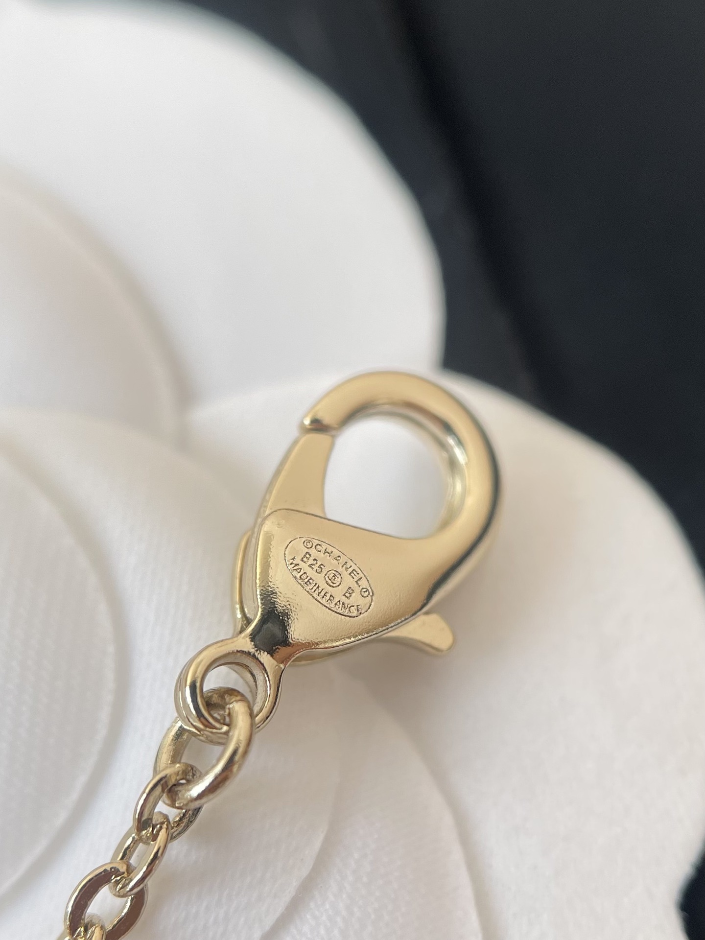 Elegant Interlocking CC Logo Pearl Bracelet - Gold Finish