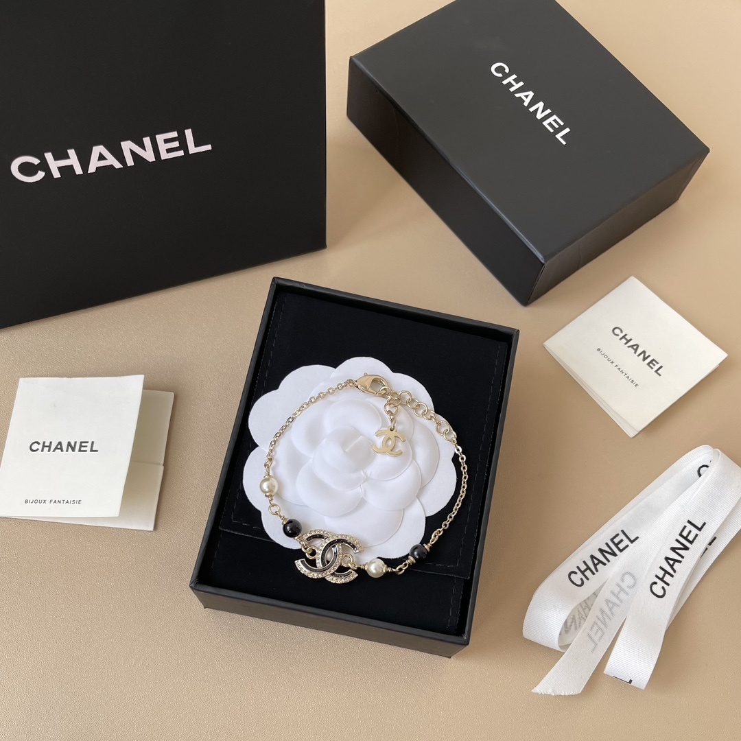 Elegant Interlocking CC Logo Pearl Bracelet - Gold Finish