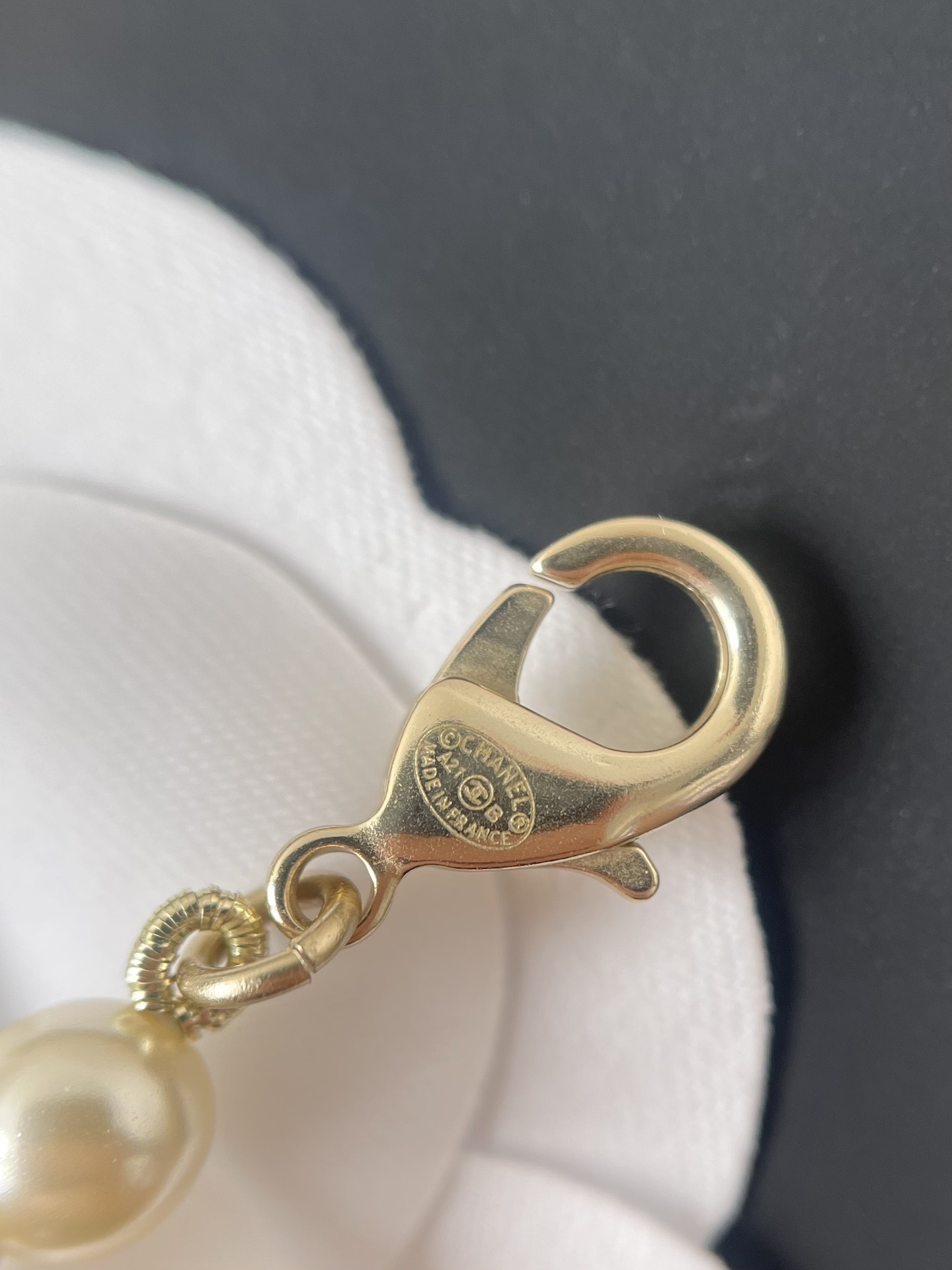 Luxury Chanel CC Logo Pearl Bracelet - Elegant Gold Charm Jewelry
