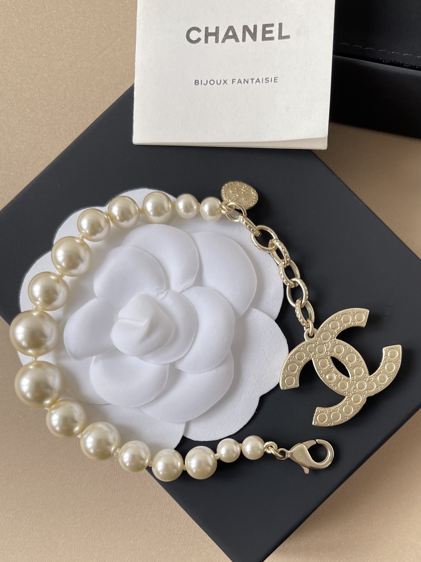 Luxury Chanel CC Logo Pearl Bracelet - Elegant Gold Charm Jewelry