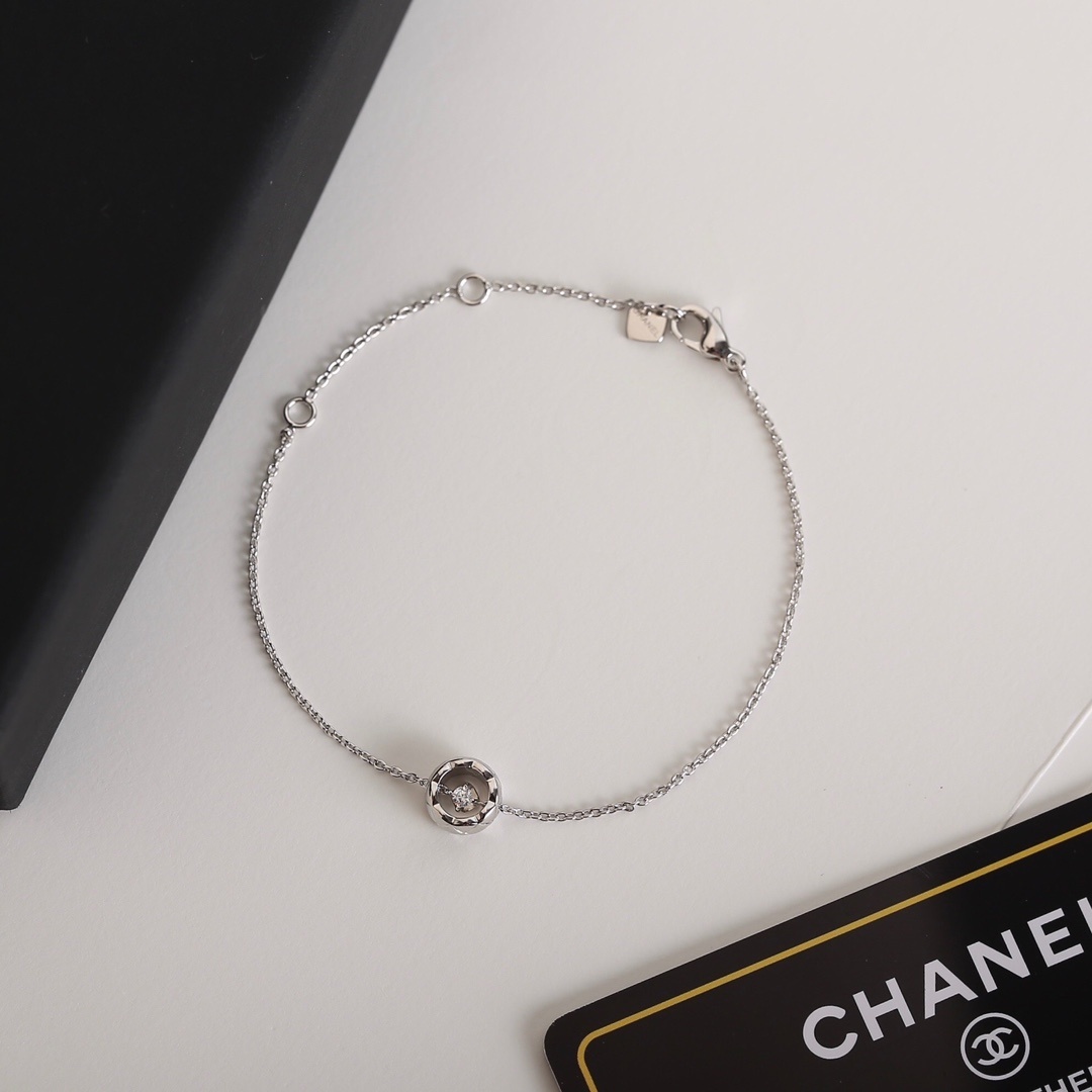 Chanel COCO Crush Bracelet 18K White Gold with Quilted Diamond