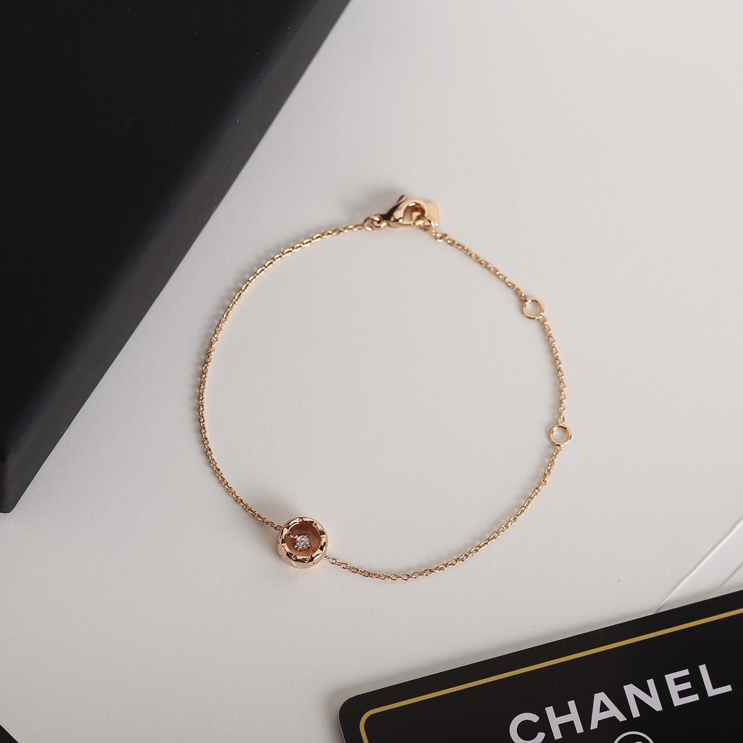 Chanel COCO Crush Bracelet 18K White Gold with Quilted Diamond