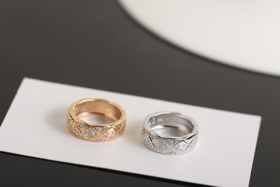 Luxury Quilted Diamond Ring - 18K Gold Plated Coco Crush Style