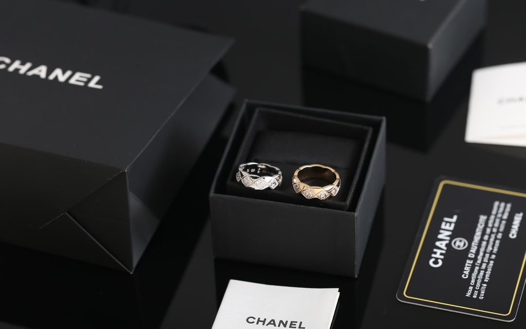 Chanel Coco Crush Ring 18K Beige Gold with Diamonds Quilted Motif