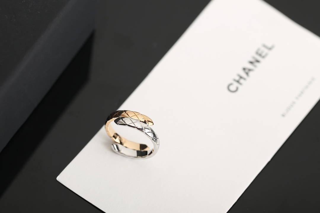 Luxury Quilted Motif Crossover Ring - Gold & Silver Diamond Edition