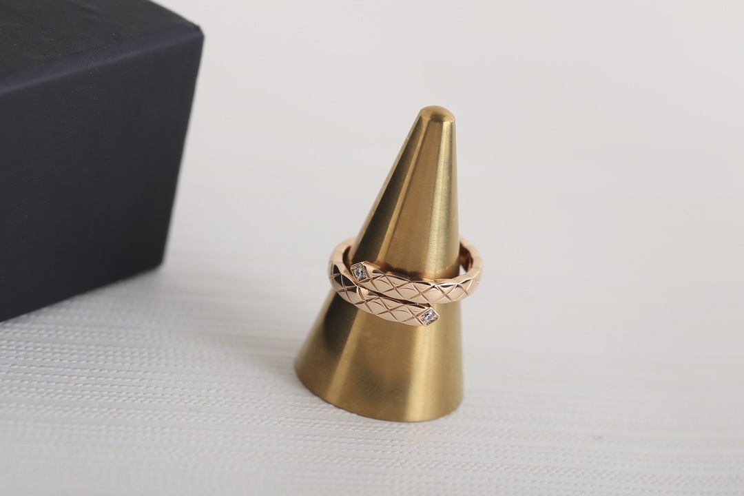 Luxury Quilted Motif Crossover Ring - Gold & Silver Diamond Edition