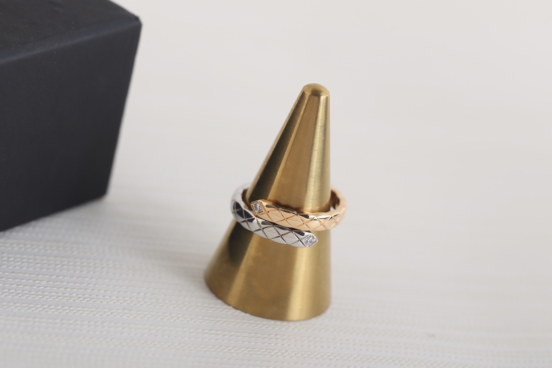 Luxury Quilted Motif Crossover Ring - Gold & Silver Diamond Edition