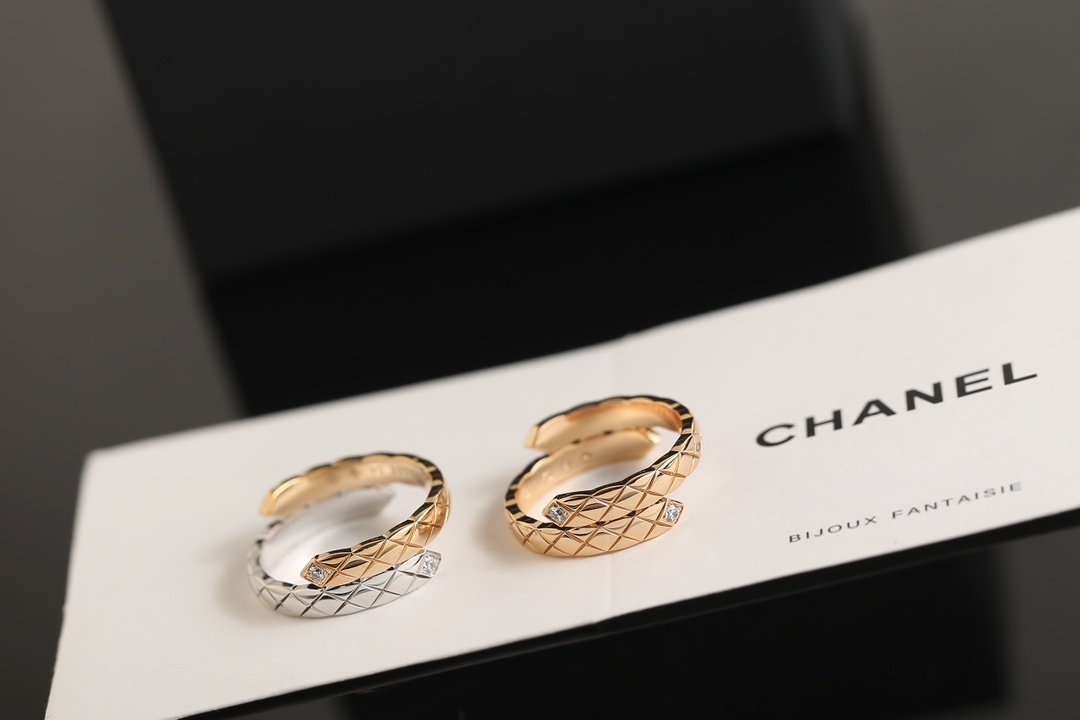 Luxury Quilted Motif Crossover Ring - Gold & Silver Diamond Edition