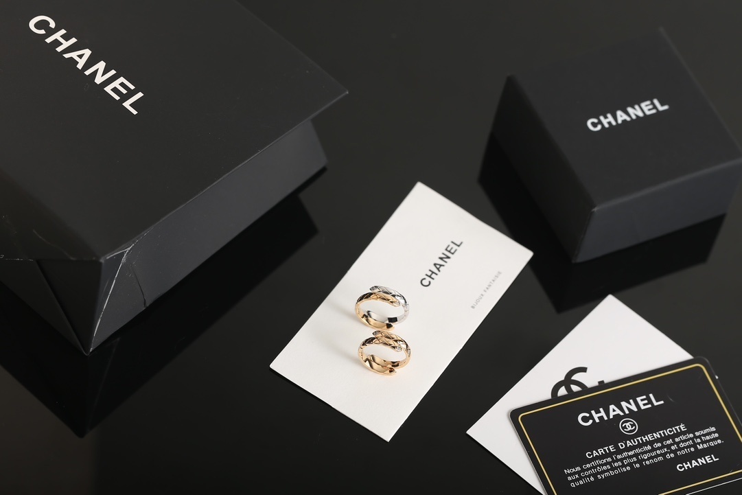 Luxury Quilted Motif Crossover Ring - Gold & Silver Diamond Edition