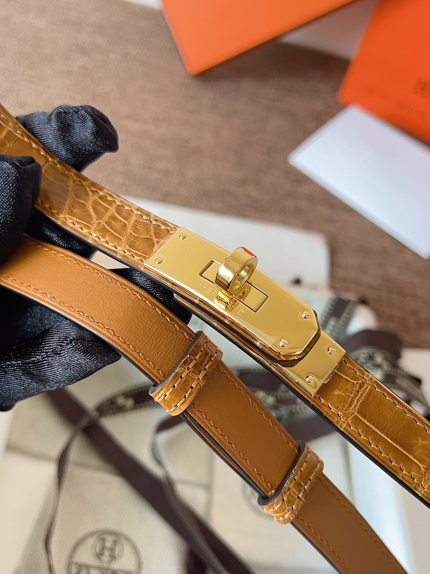 Luxury Alligator Leather Kelly Belt with Gold Hardware - Tan