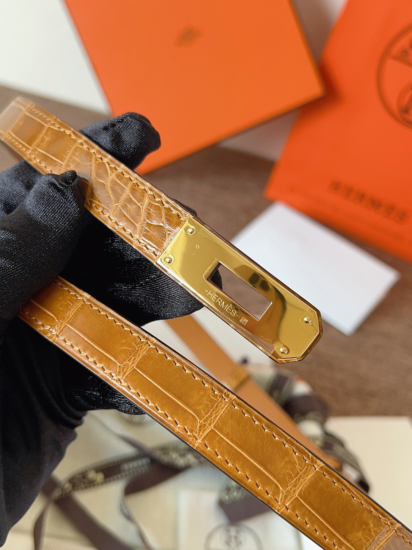 Luxury Alligator Leather Kelly Belt with Gold Hardware - Tan