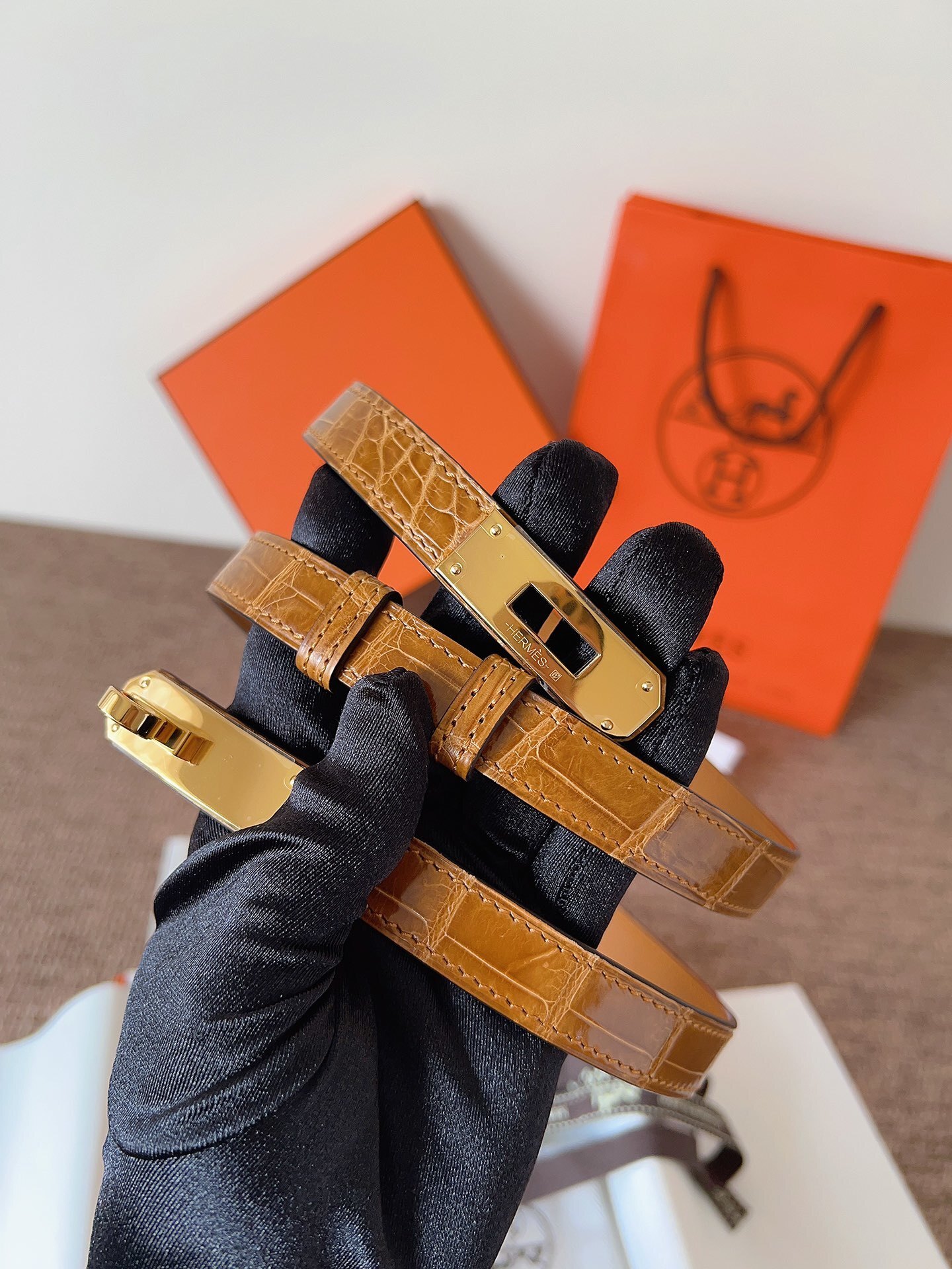 Luxury Alligator Leather Kelly Belt with Gold Hardware – Tan