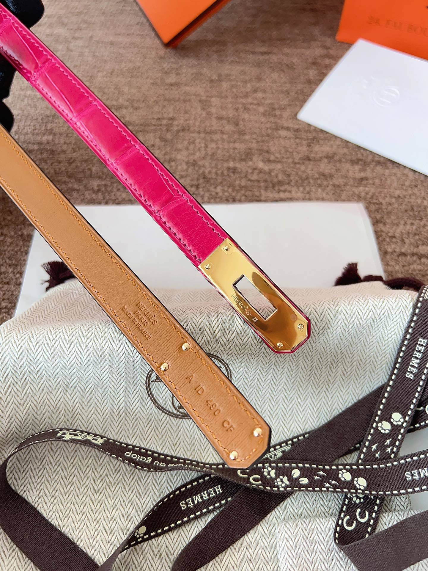 Hermès Kelly Belt Shiny Rose Scheherazade Crocodile Gold Hardware