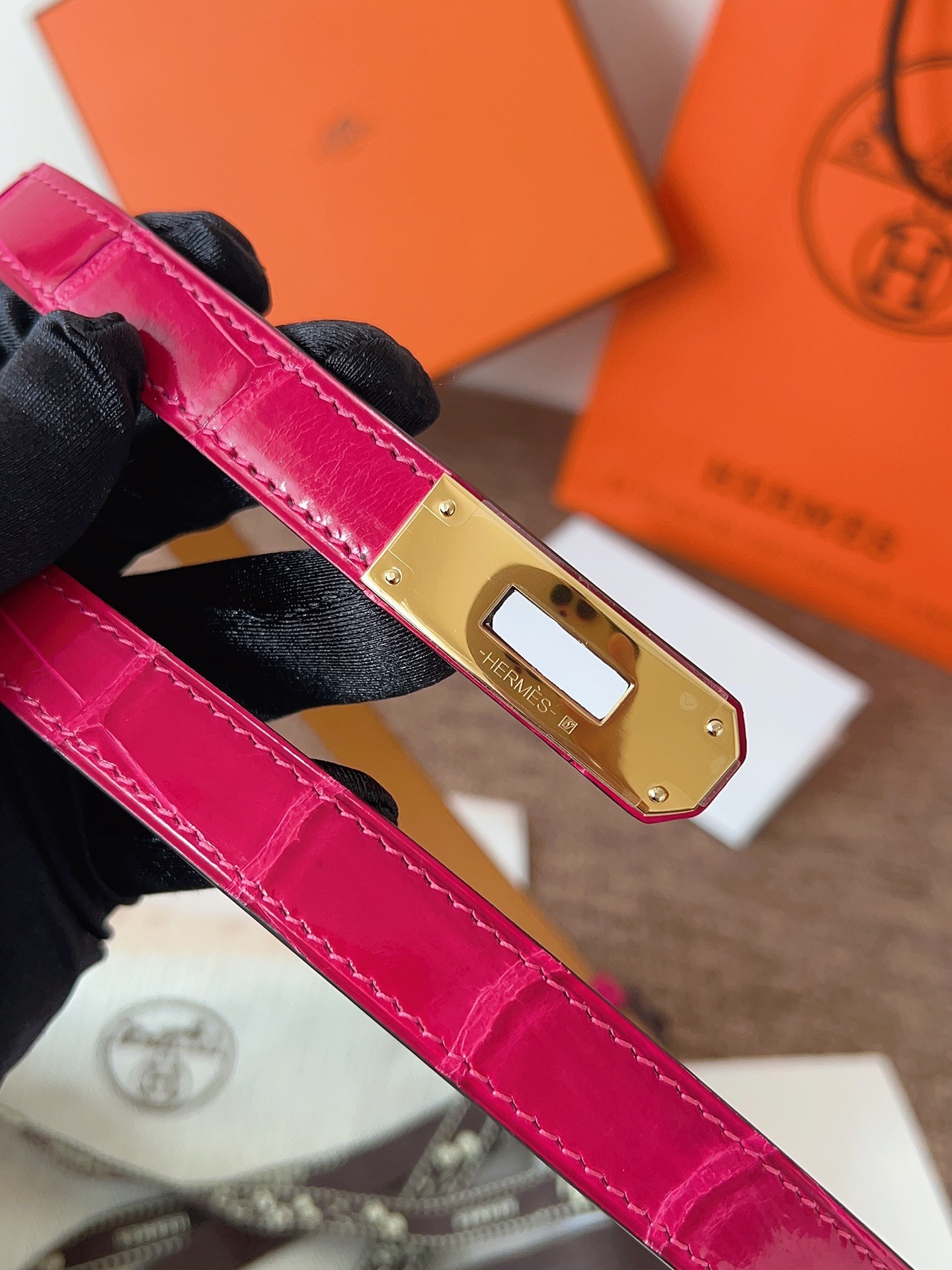 Hermès Kelly Belt Shiny Rose Scheherazade Crocodile Gold Hardware