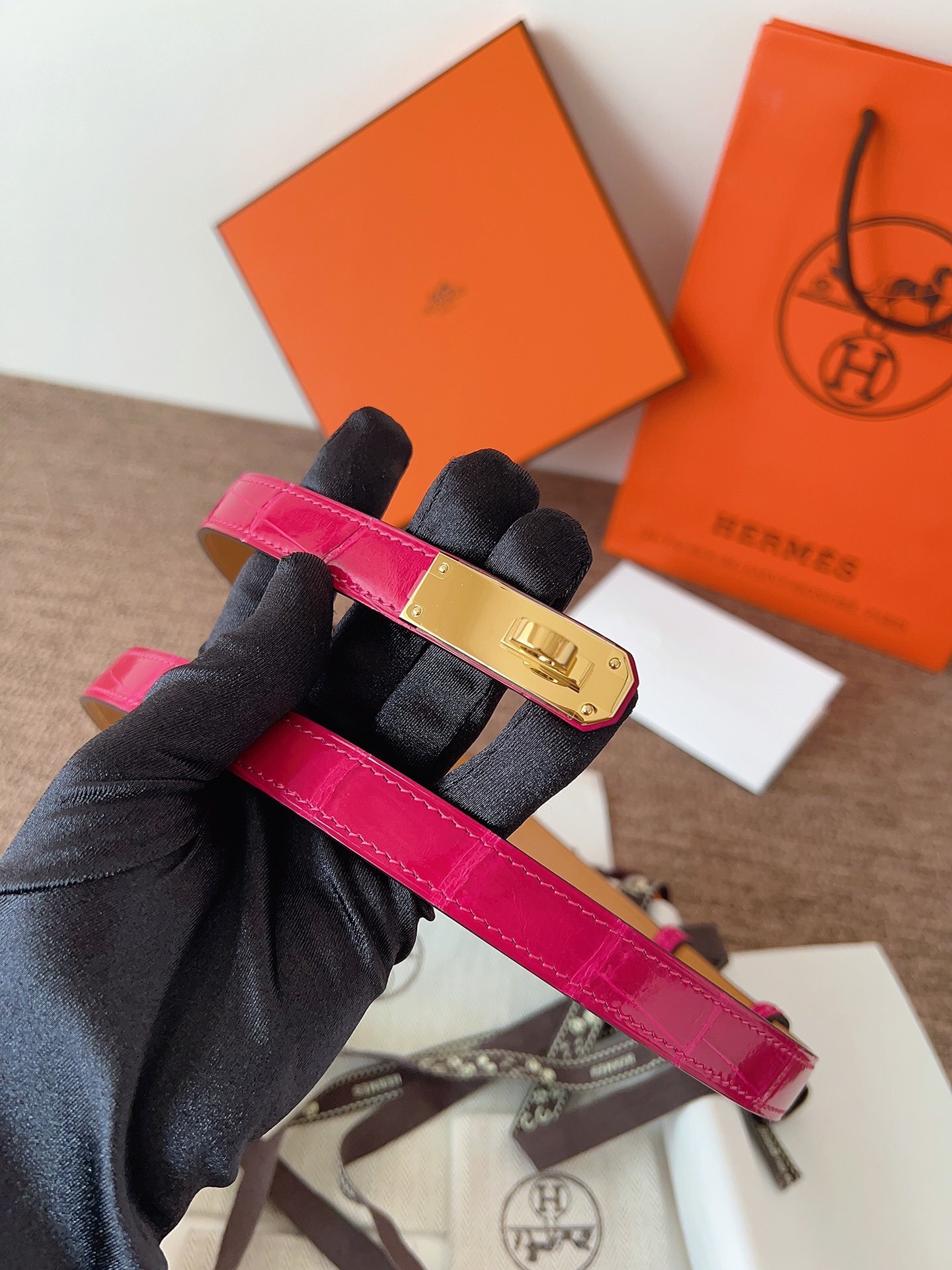 Hermès Kelly Belt Shiny Rose Scheherazade Crocodile Gold Hardware