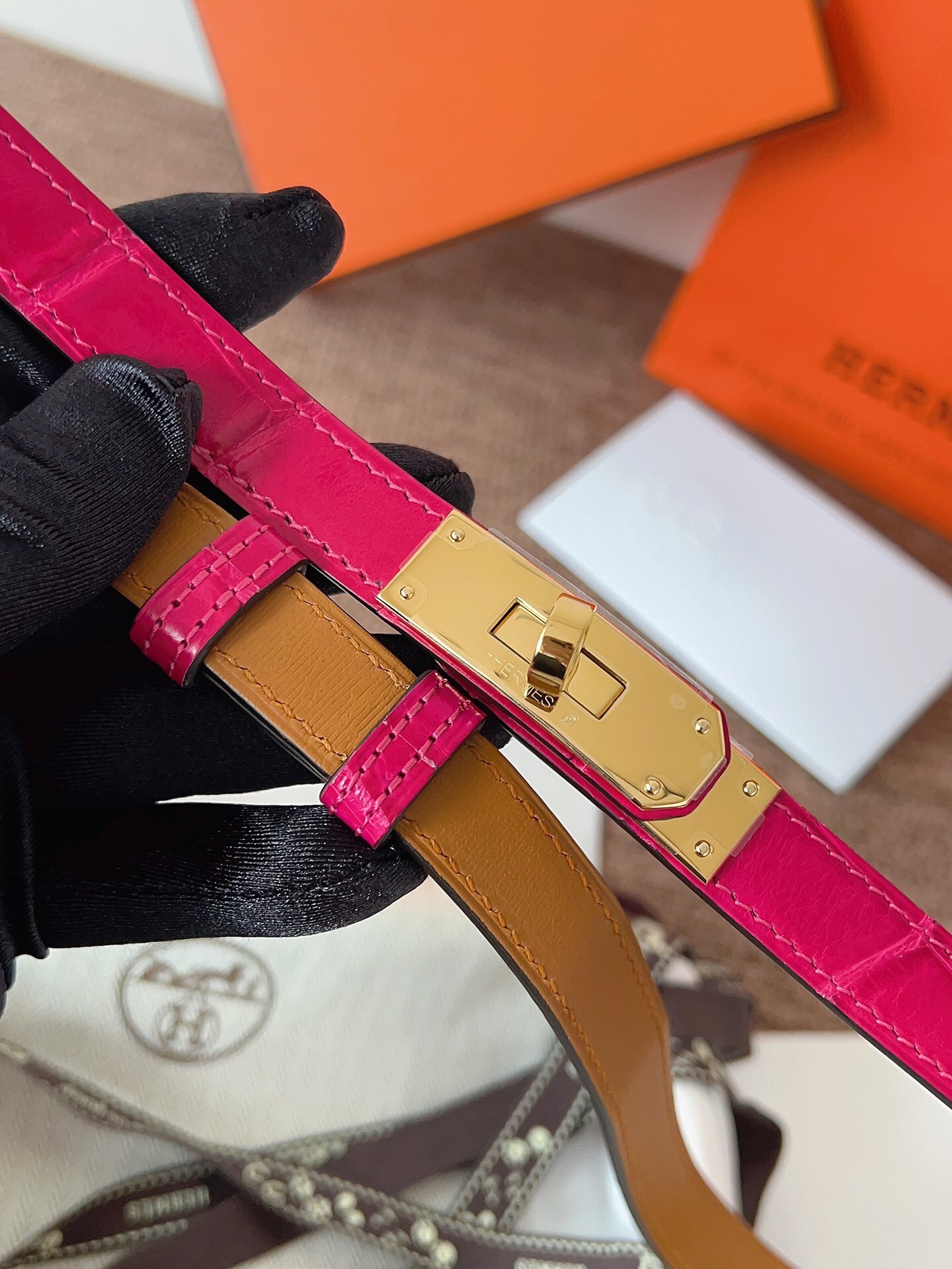Hermès Kelly Belt Shiny Rose Scheherazade Crocodile Gold Hardware