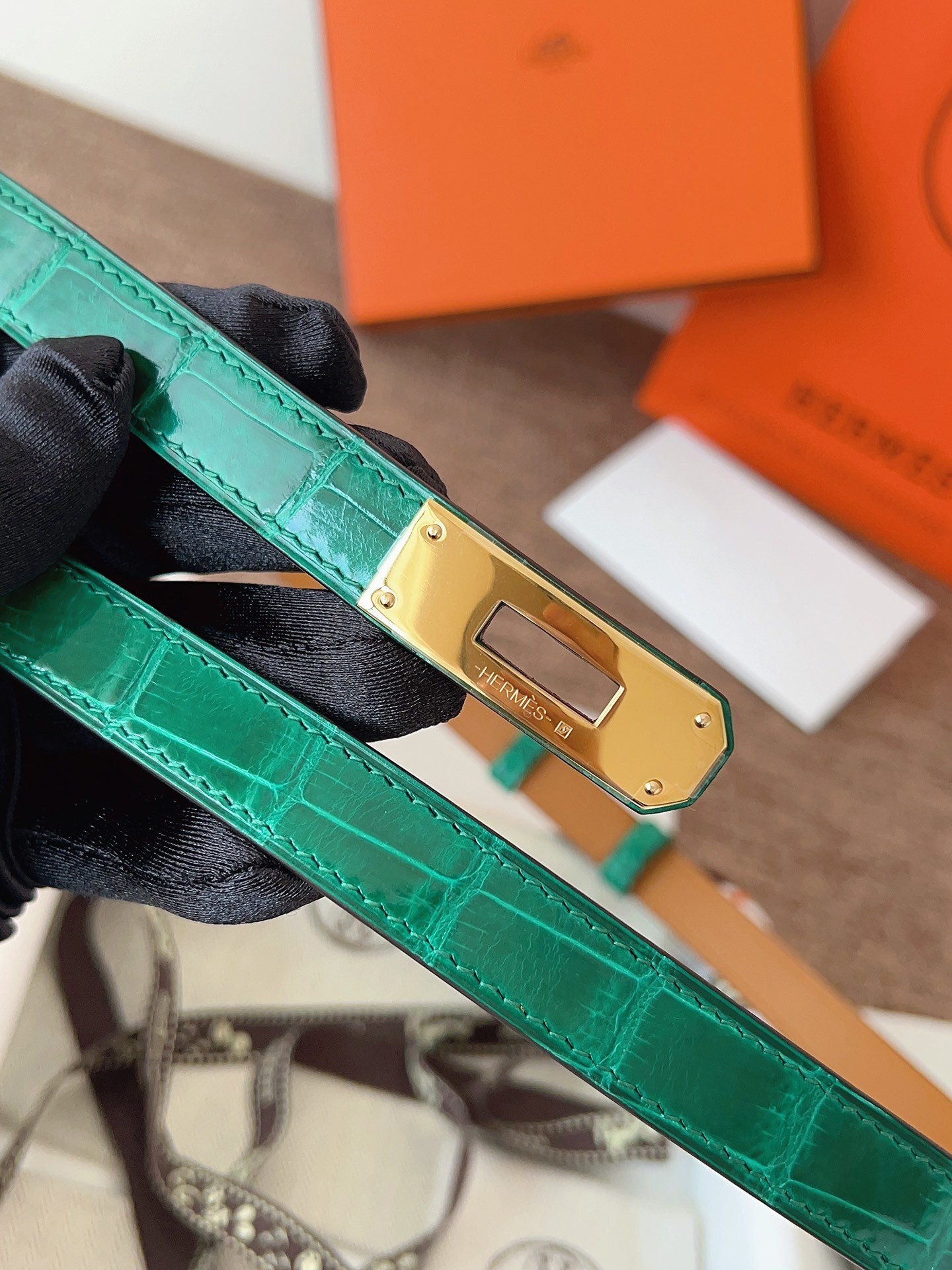 Hermès Kelly Belt in Green Alligator Leather with Gold Hardware